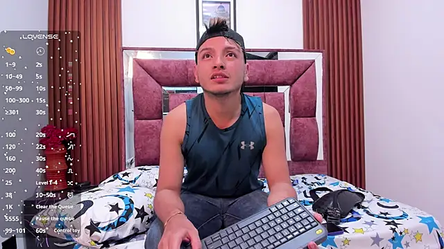 Snapshot of thiago_duval chatting on 12.17.25 thiago duval online show from 12.17.25