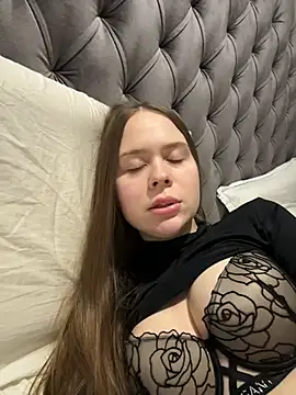 Nicole Loving online show from 12.20.25