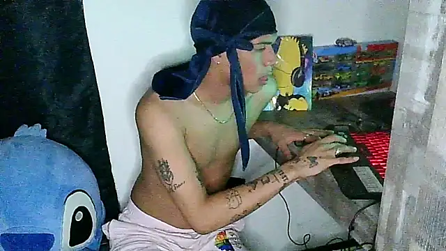 Snapshot of Glen_connor_11 chatting on 12.23.25 Glen connor 11 online show from 12.23.25