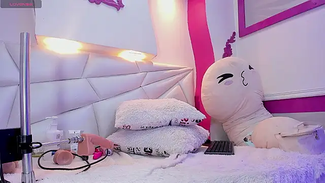 Snapshot of isa_fox_23 chatting on 02.19.26 isa fox 23 online show from 02.19.26