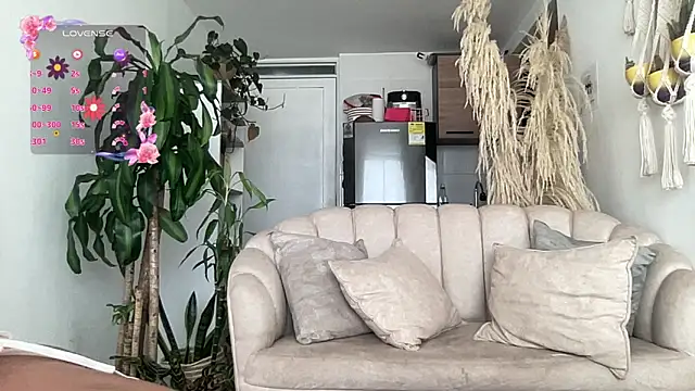 Snapshot of isa_fox_23 chatting on 05.19.26 isa fox 23 online show from 05.19.26