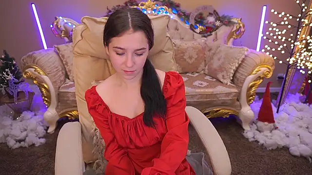 Snapshot of OliviaDesire chatting on 12.21.25 OliviaDesire online show from 12.21.25