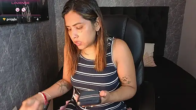 Snapshot of scarletbaker__ chatting on 12.18.25 scarletbaker online show from 12.18.25