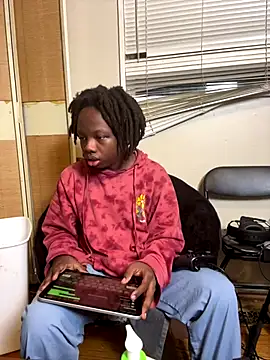 Snapshot of YourLittleBoyfriend chatting on 12.18.25 YourLittleBoyfriend online show from 12.18.25