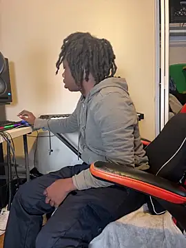 Snapshot of YourLittleBoyfriend chatting on 02.25.26 YourLittleBoyfriend online show from 02.25.26