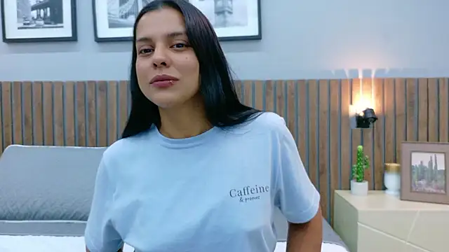 Mia Bellefort online show from 02.06.26