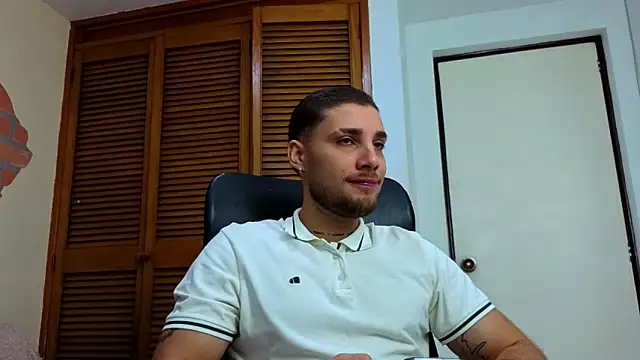 Snapshot of King_meruem chatting on 01.11.26 King meruem online show from 01.11.26