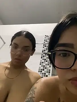 Emmy And Luna online show from 04.13.26