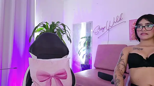 Emmy And Luna online show from 04.16.26