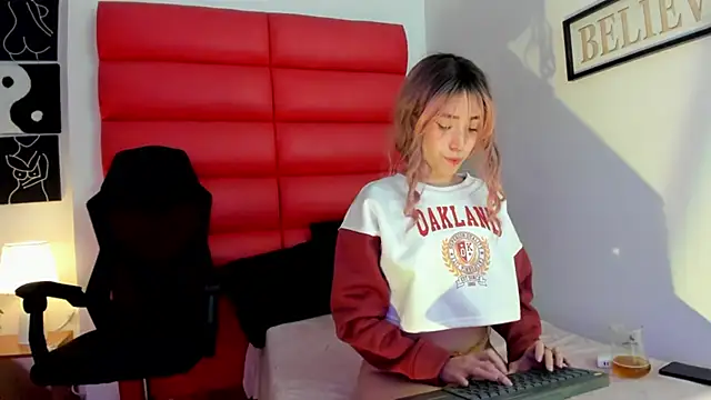 Snapshot of Oliviamonroex18 chatting on 01.08.26 Oliviamonroex18 online show from 01.08.26