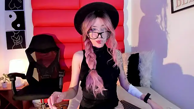 Snapshot of Oliviamonroex18 chatting on 01.10.26 Oliviamonroex18 online show from 01.10.26