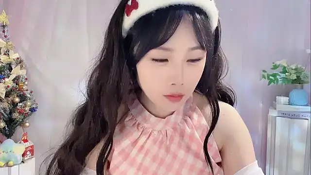 Pinkgirl520 online show from 12.21.25