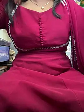 Snapshot of cute_mahi001 chatting on 06.14.26 cute mahi001 online show from 06.14.26