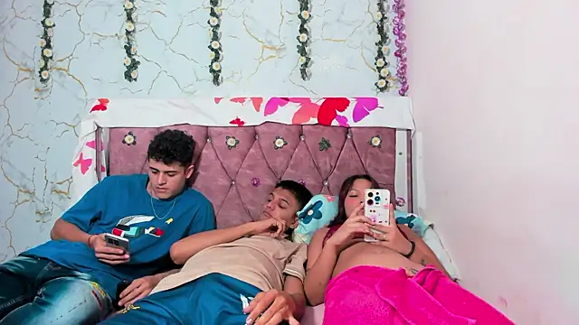 Snapshot of Trio_Hot_77 chatting on 12.21.25 Trio Hot 77 online show from 12.21.25