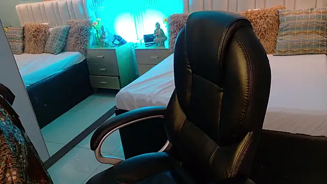 danielamilles online show from 02.24.26