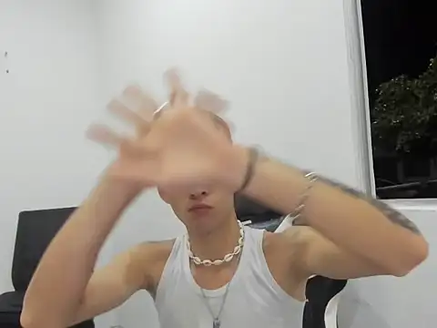 Snapshot of back_thomson chatting on 12.17.25 back thomson online show from 12.17.25