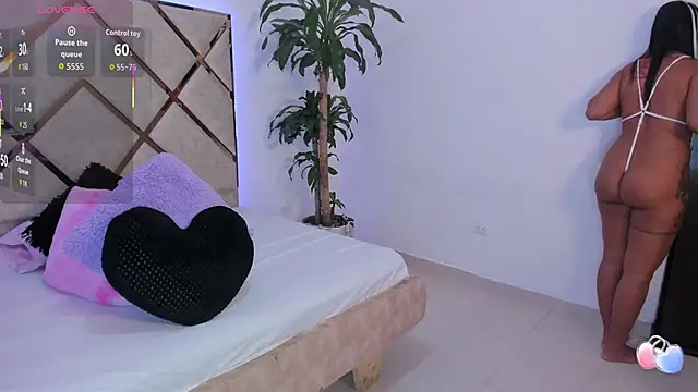 queenie staar online show from 02.22.26