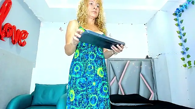 Esterlindez online show from 07.30.26