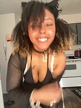 Snapshot of HonneyBunnyXO chatting on 05.30.26 HonneyBunnyXO online show from 05.30.26