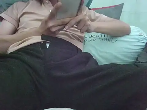 Snapshot of Huybin99 chatting on 02.13.26 Huybin99 online show from 02.13.26