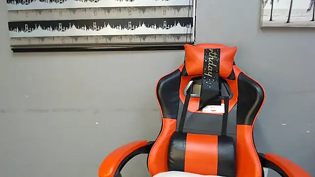 Snapshot of JANIELEE8x chatting on 12.18.25 JANIELEE8x online show from 12.18.25