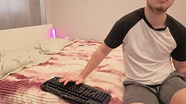 Pearl couple online show from 02.08.26