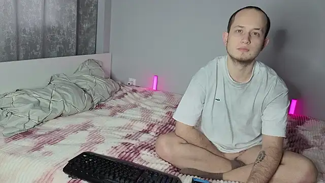 Pearl couple online show from 02.09.26