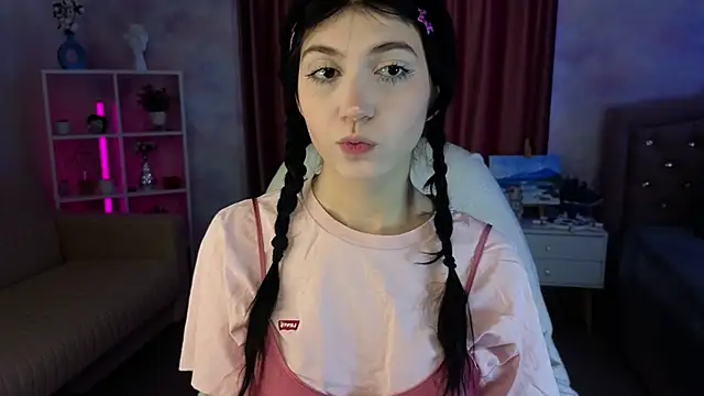 Snapshot of Mila_Whelson chatting on 02.20.26 Mila Whelson online show from 02.20.26