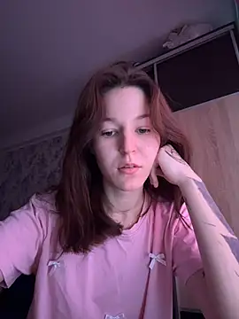 Snapshot of SofiaLav chatting on 12.18.25 SofiaLav online show from 12.18.25