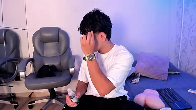 Snapshot of _TaylorBlack chatting on 02.21.26 TaylorBlack online show from 02.21.26