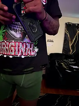 Snapshot of daddydarkskindikk chatting on 01.11.26 daddydarkskindikk online show from 01.11.26