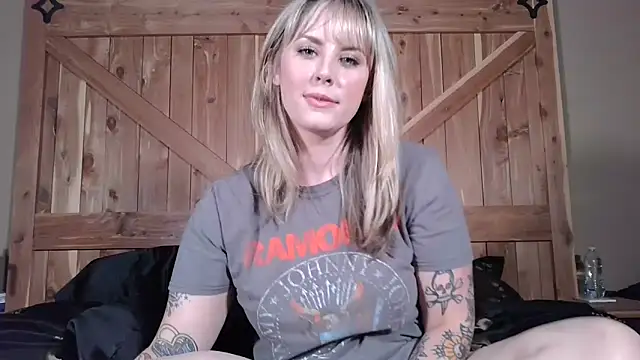 onesmittenkitten online show from 05.19.26