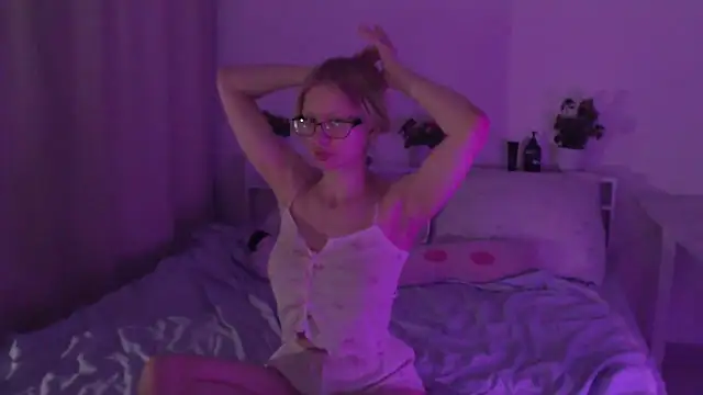 Chloe1loveme online show from 12.18.25