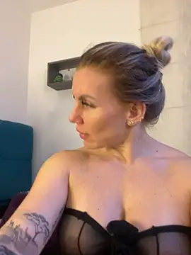 Snapshot of Natalia_Fit chatting on 04.30.26 Natalia Fit online show from 04.30.26