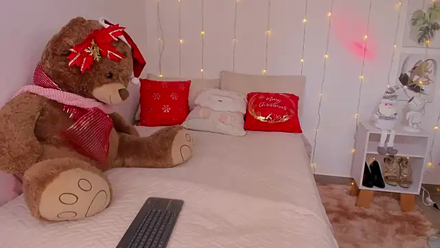 Snapshot of Lily_Hiill7 chatting on 12.17.25 Lily Hiill7 online show from 12.17.25