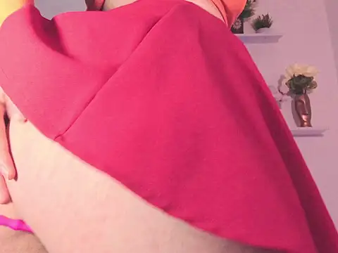 Lyra Monrroy online show from 02.06.26