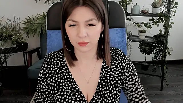 Snapshot of DiRosie chatting on 02.07.26 DiRosie online show from 02.07.26