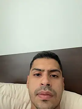 Snapshot of HotWhisper22 chatting on 12.19.25 HotWhisper22 online show from 12.19.25