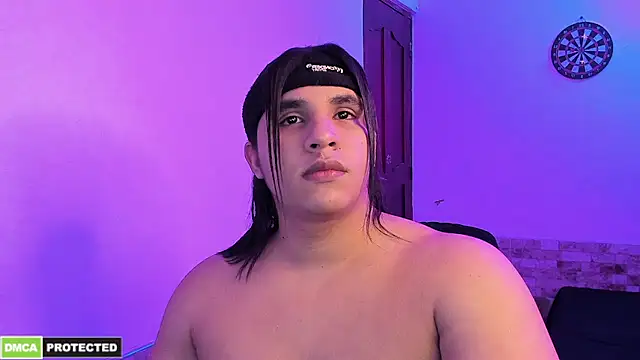 Snapshot of latinboyfit chatting on 05.23.26 latinboyfit online show from 05.23.26