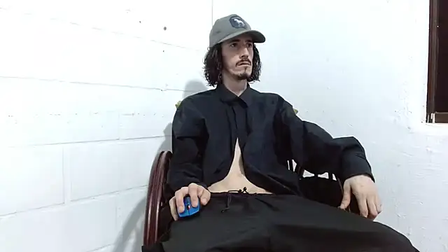 Snapshot of sk8-boy chatting on 06.18.26 sk8-boy online show from 06.18.26