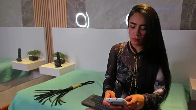 PamelaRed  online show from 12.22.25