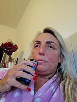Snapshot of theblondecocklover chatting on 05.18.26 theblondecocklover online show from 05.18.26