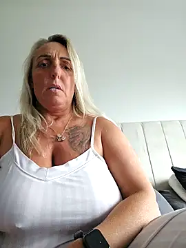 Snapshot of theblondecocklover chatting on 05.18.26 theblondecocklover online show from 05.18.26