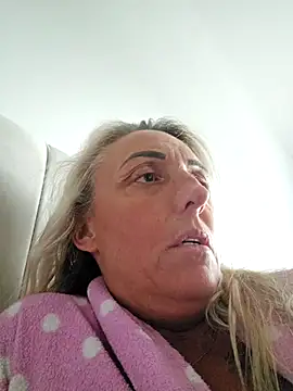 Snapshot of theblondecocklover chatting on 05.19.26 theblondecocklover online show from 05.19.26