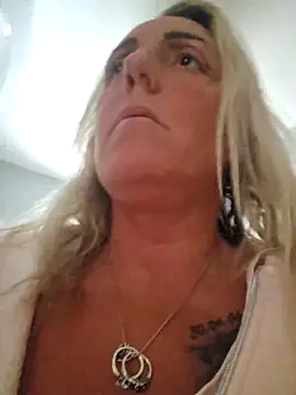 Snapshot of theblondecocklover chatting on 05.21.26 theblondecocklover online show from 05.21.26