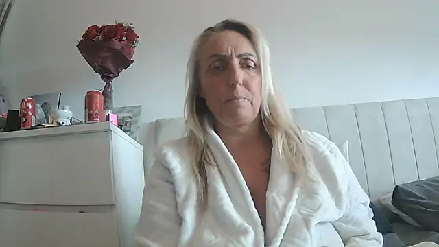Snapshot of theblondecocklover chatting on 06.07.26 theblondecocklover online show from 06.07.26