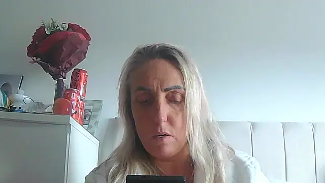 Snapshot of theblondecocklover chatting on 06.09.26 theblondecocklover online show from 06.09.26