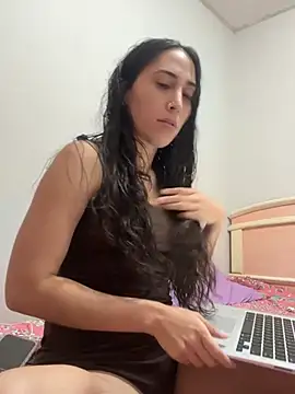 Snapshot of LatinDoll8 chatting on 06.28.26 LatinDoll8 online show from 06.28.26