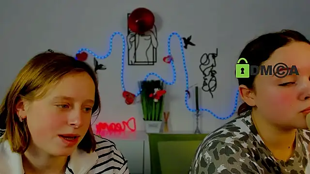 Snapshot of keuli_li chatting on 02.14.26 keuli li online show from 02.14.26