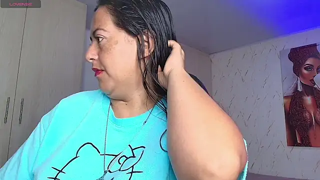 Snapshot of evelyn_harpeery chatting on 04.23.26 evelyn harpeery online show from 04.23.26